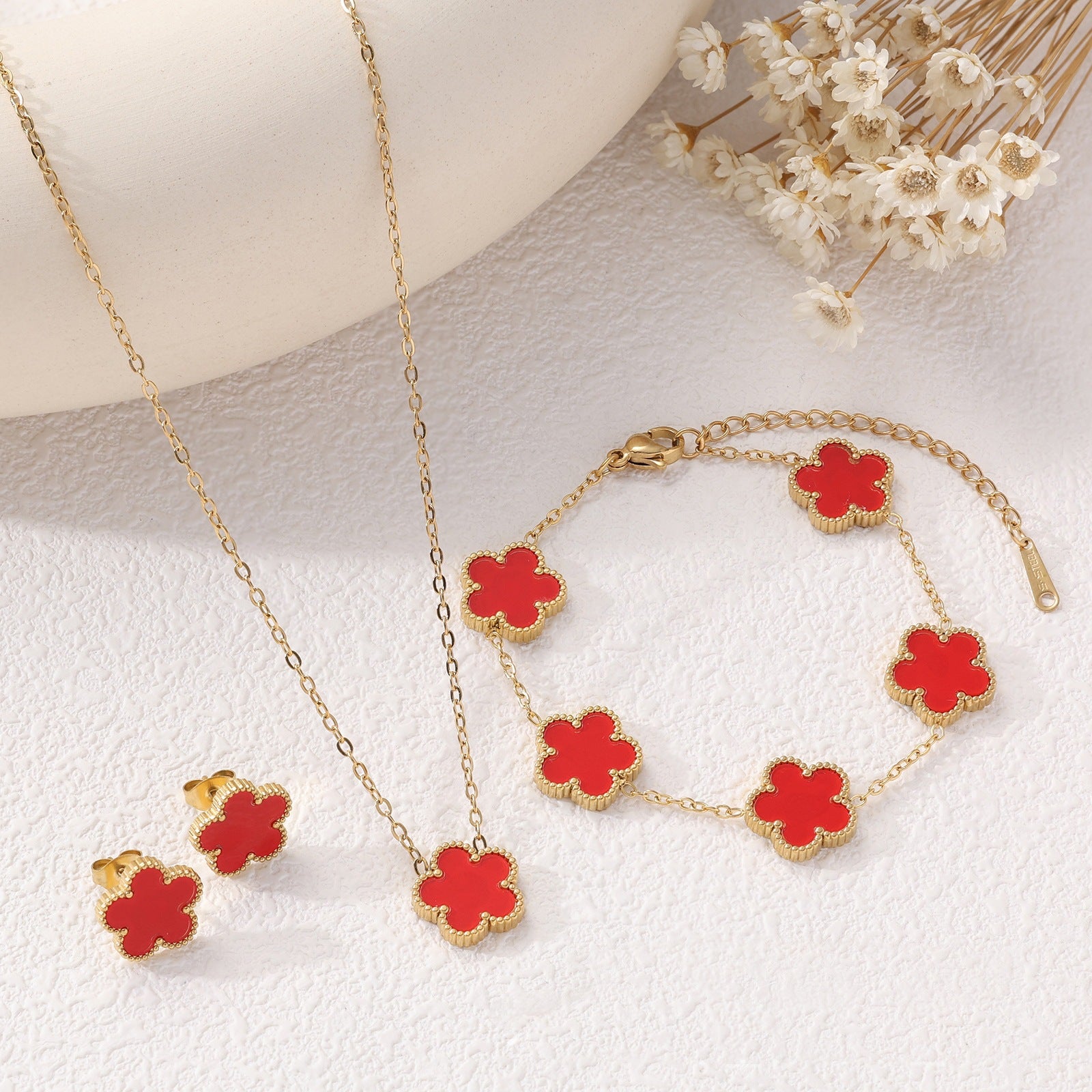 Pulsera con Dije de Trebol de Cinco Petalos / Clover Five-Petal Bracelet Jewelry