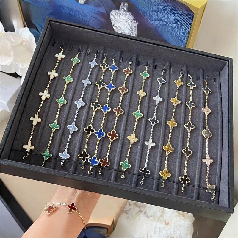 Pulsera con Dije de Trebol de Cuatro Hojas / Clover Charm Bracelet