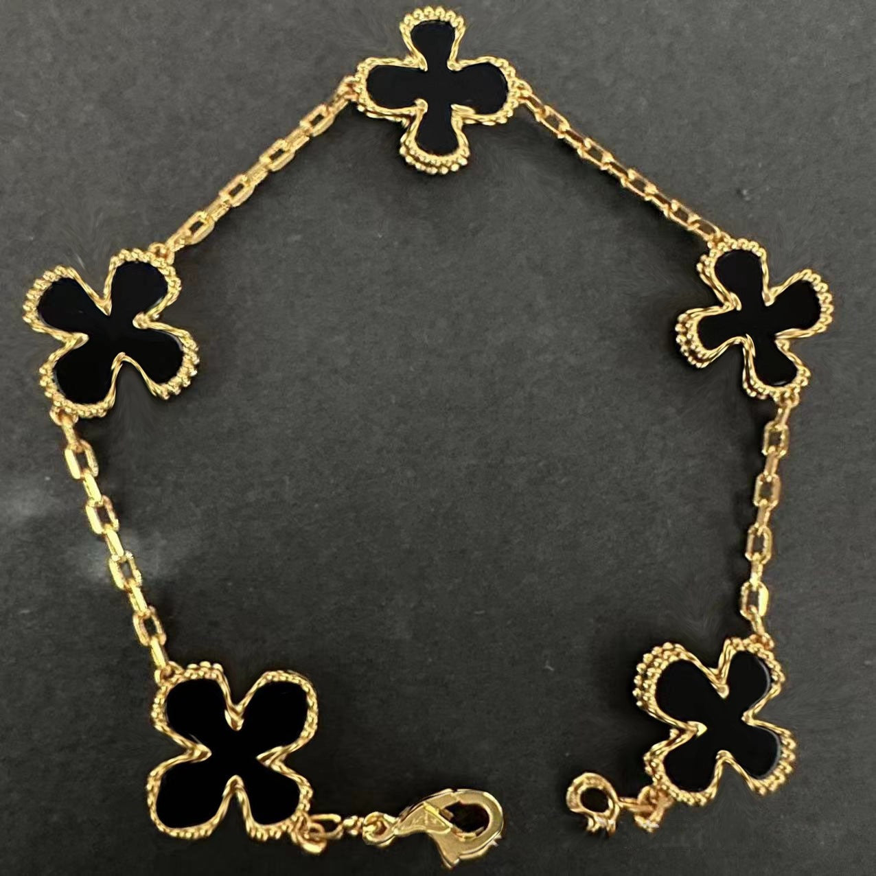 Pulsera con Dije de Trebol de Cuatro Hojas / Clover Charm Bracelet