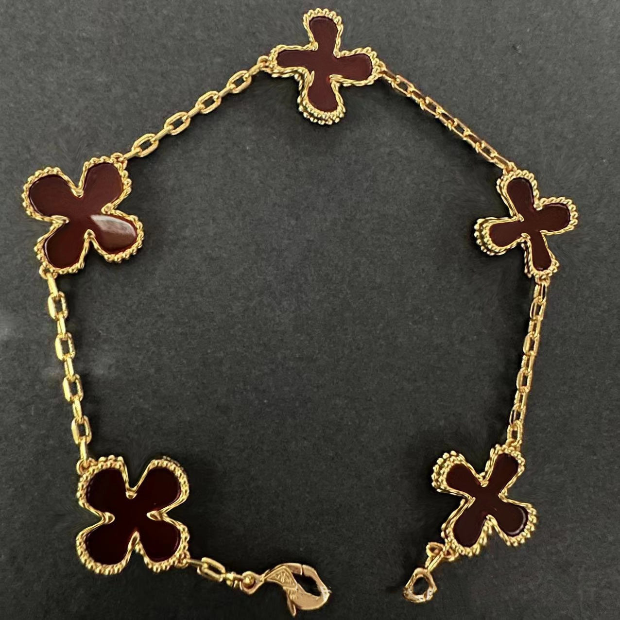 Pulsera con Dije de Trebol de Cuatro Hojas / Clover Charm Bracelet